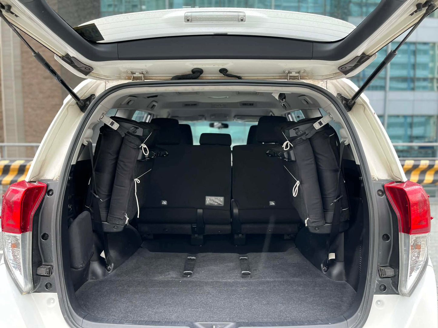 2020 Toyota Innova J 2.8, Manual, Diesel