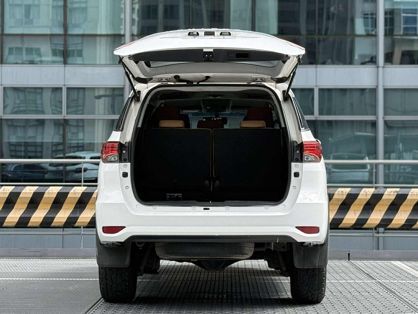 2016 Toyota Fortuner G 4x2 2.4, Manual, Diesel