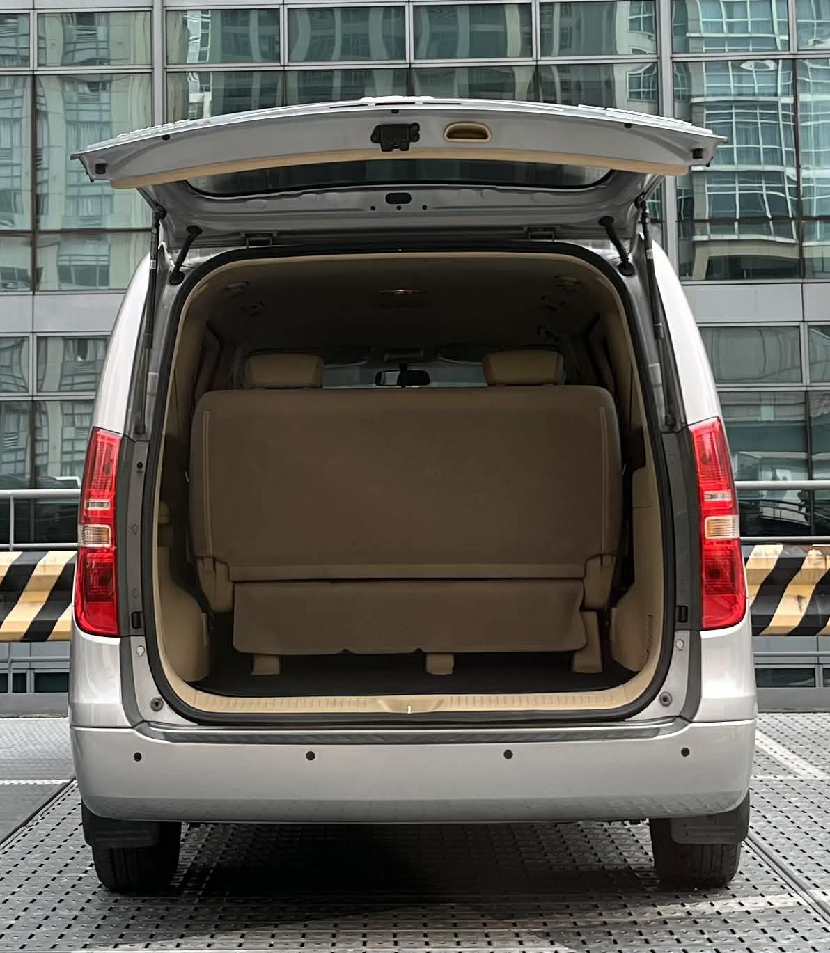 2016 Hyundai Grand Starex 2.5 VGT, Automatic, Diesel