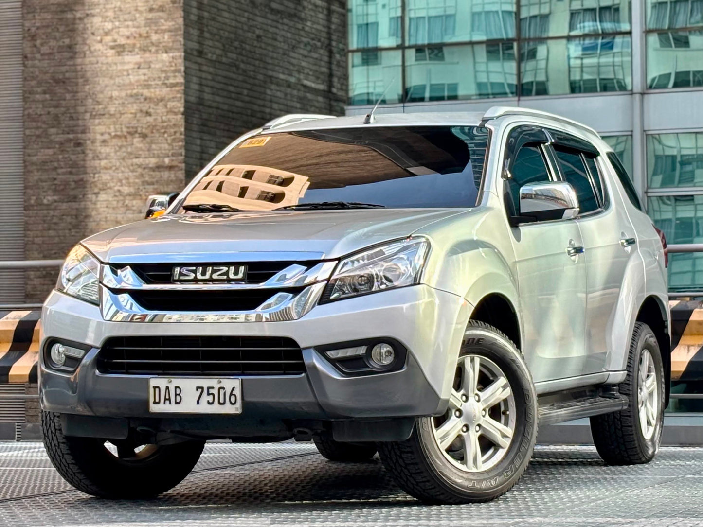 2017 Izuzu MUX LSA 4x2 3.0, Automatic, Diesel