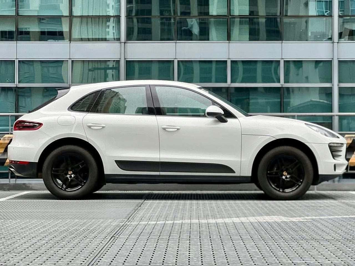 2015 Porsche Macan 2.0 Turbocharged AWD, Automatic, Gas