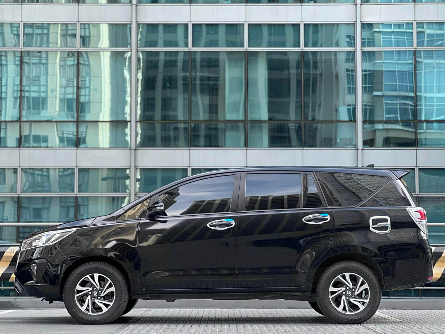 2022 Toyota Innova 2.8 E, Automatic, Diesel