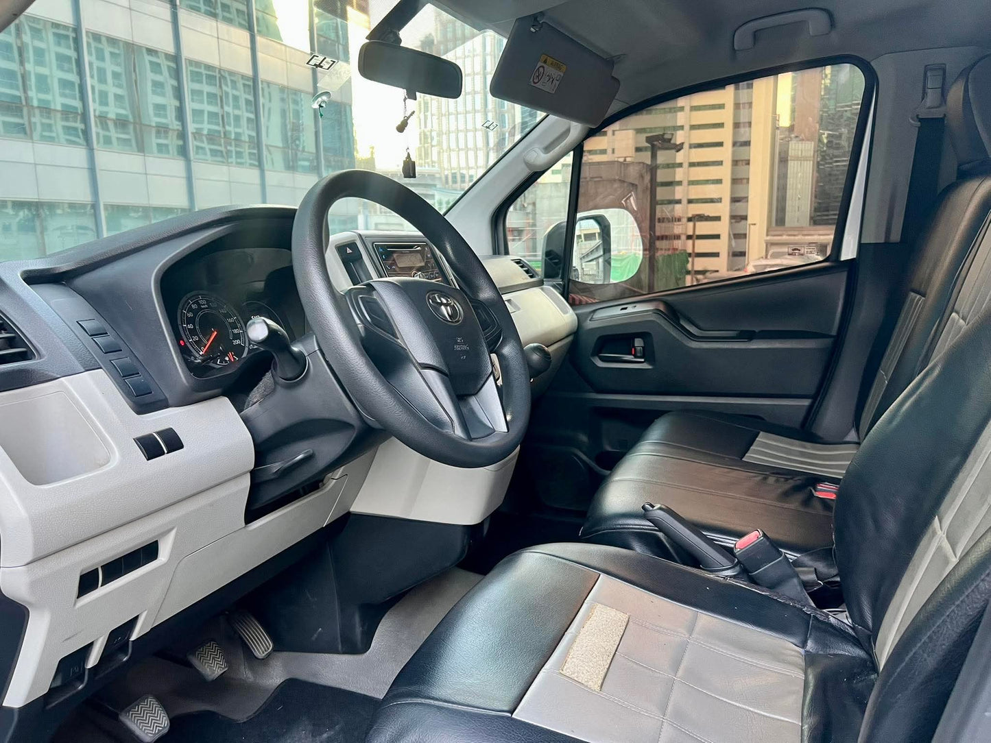 2019 Toyota Commuter Deluxe, Manual, Diesel