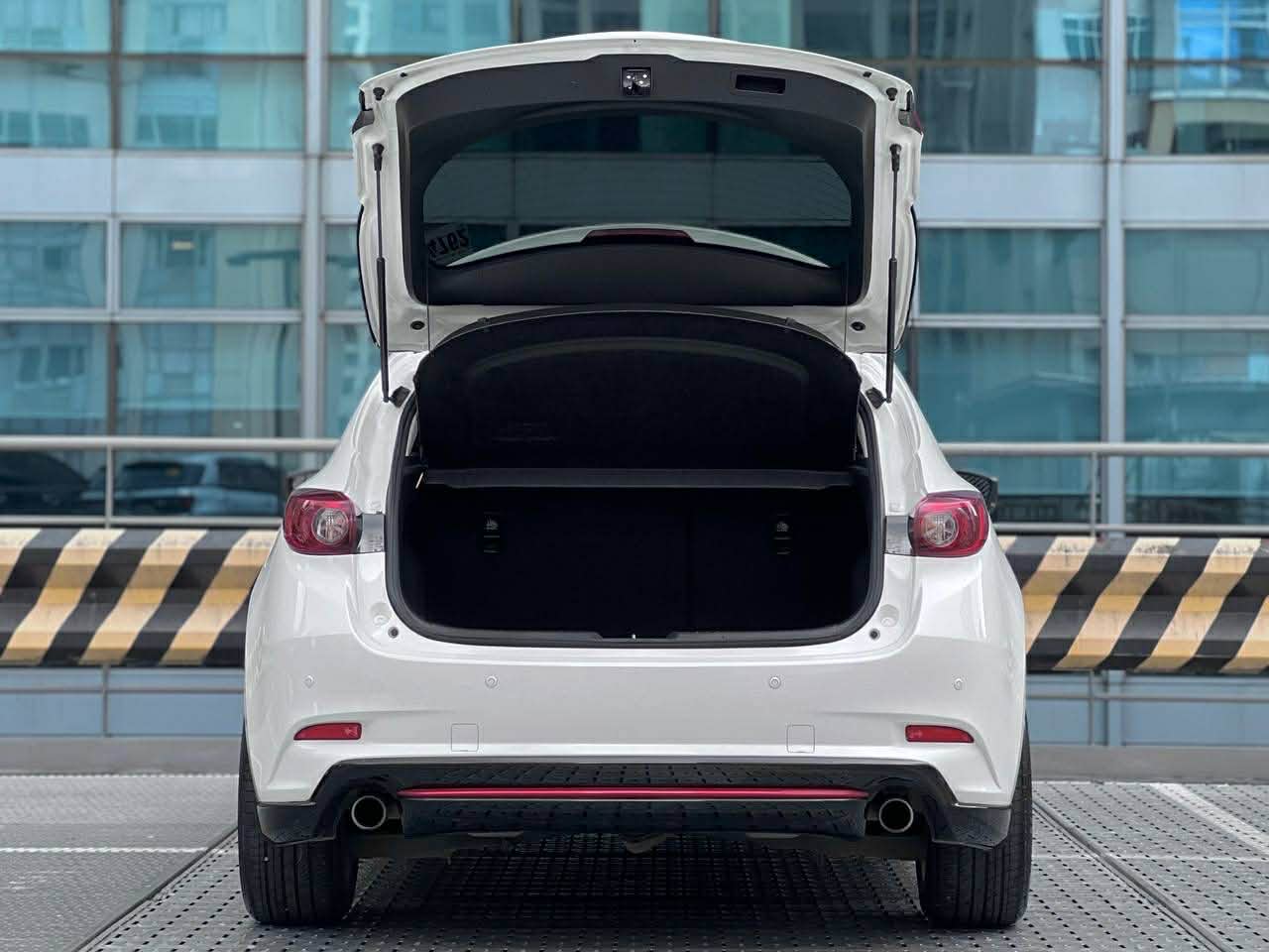 2017 Mazda 3 Speed 2.0 Hatchback, Automatic, Gas