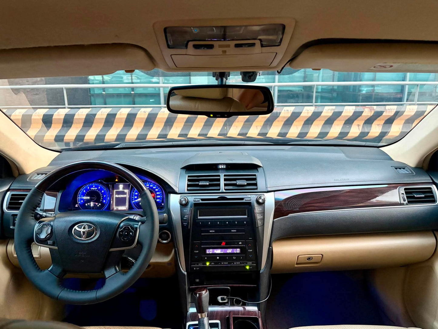 2018 Toyota Camry 2.5 V, Automatic, Gas