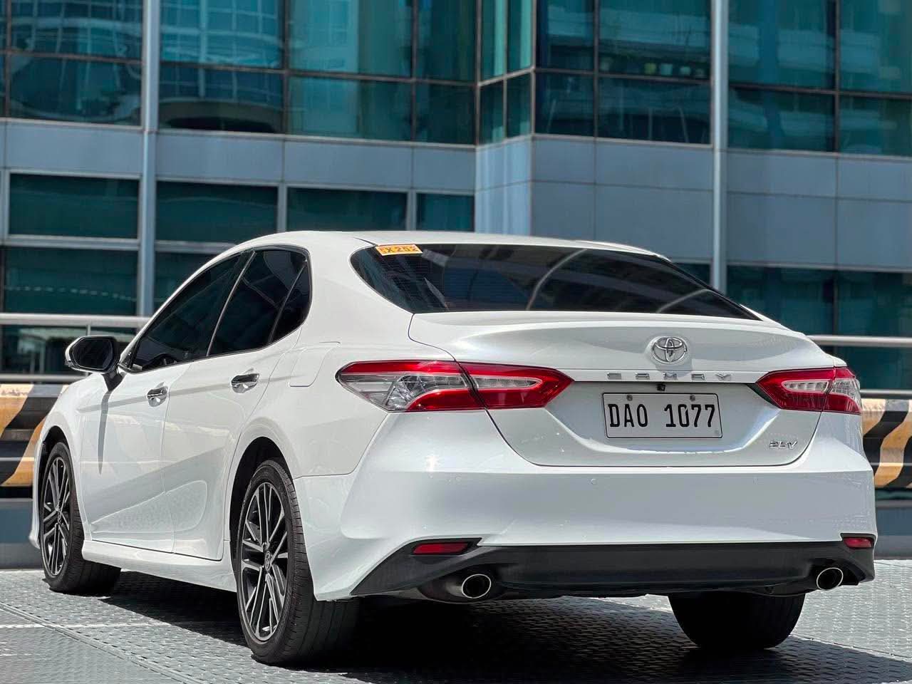 2019 Toyota Camry 2.5 V, Automatic, Gas
