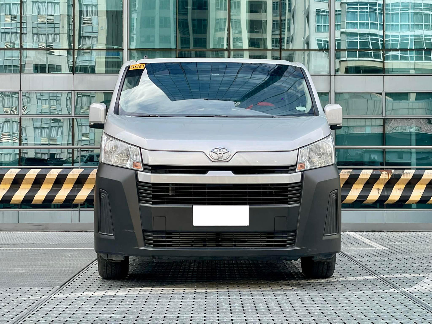 2022 Toyota Hiace Deluxe 2.8, Manual, Diesel