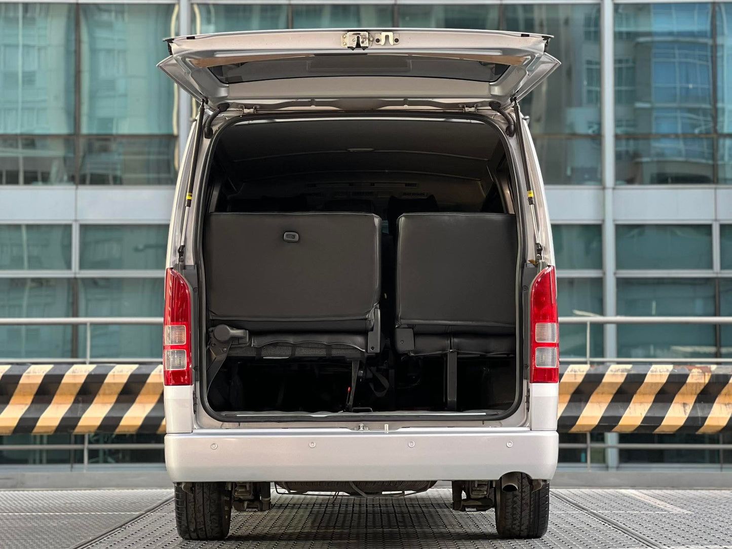 2025 Toyota HiAce Commuter 3.0, Manual, Diesel