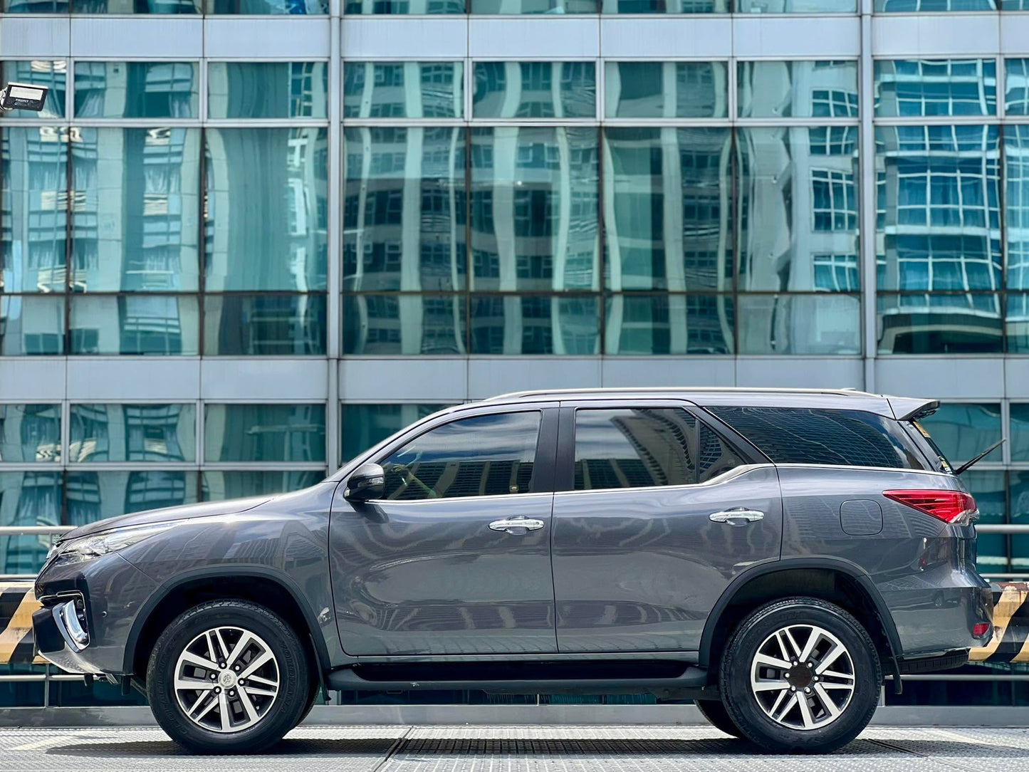 2018  Toyota Fortuner V 4x2 2.4, Automatic, Diesel