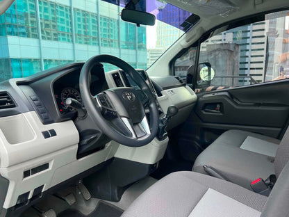 2024 Toyota HiAce Commuter Deluxe 2.8, Manual, Diesel