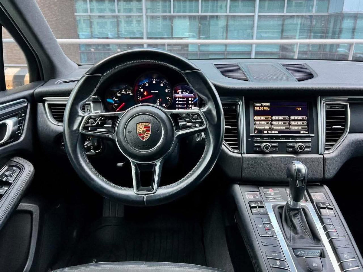 2015 Porsche Macan 2.0 Turbocharged AWD, Automatic, Gas