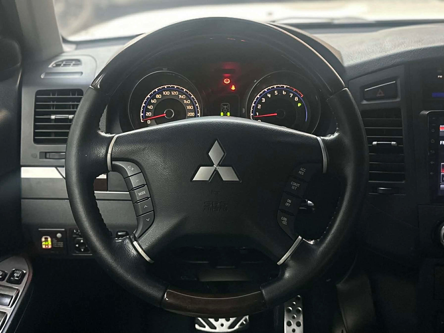 2011 Mitsubishi Pajero GLS 4x4 3.8 V6,  Automatic, Gas