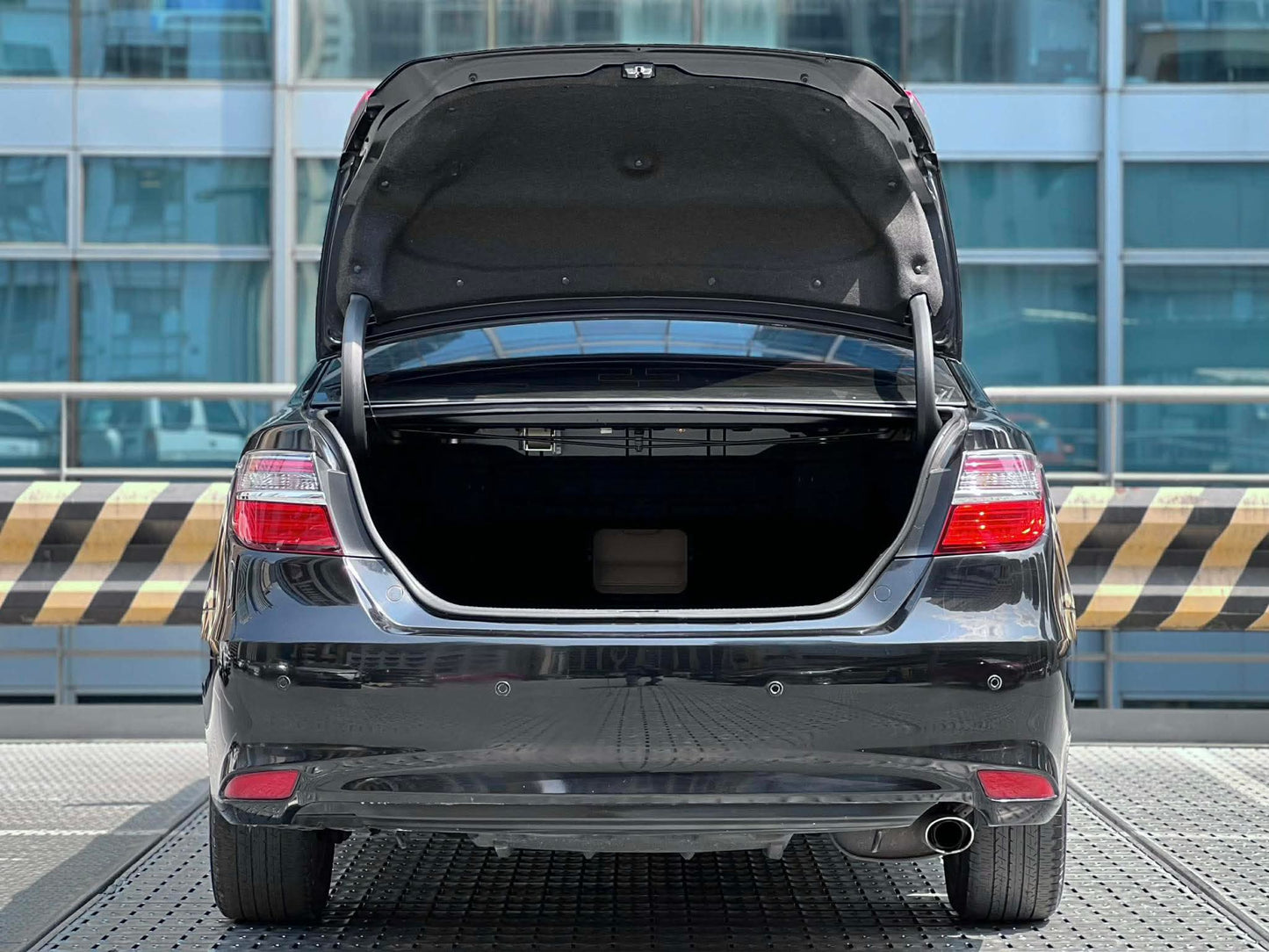 2018 Toyota Camry 2.5 V, Automatic, Gas