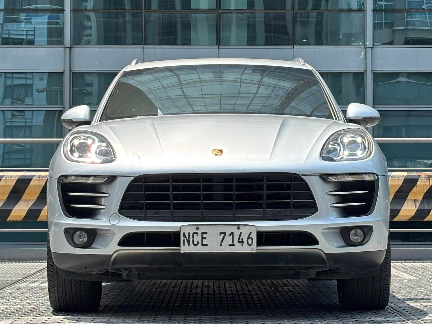 2016 Porsche Macan 2.0 Turbo, Automatic, Gas