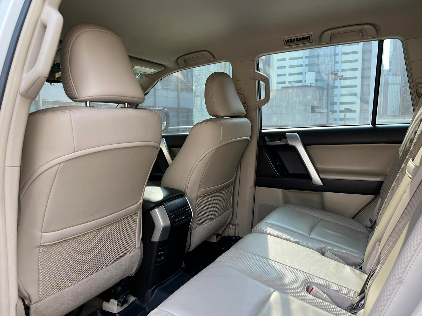 2011 Toyota Land Cruiser Prado VX 4X4, Automatic, Gas