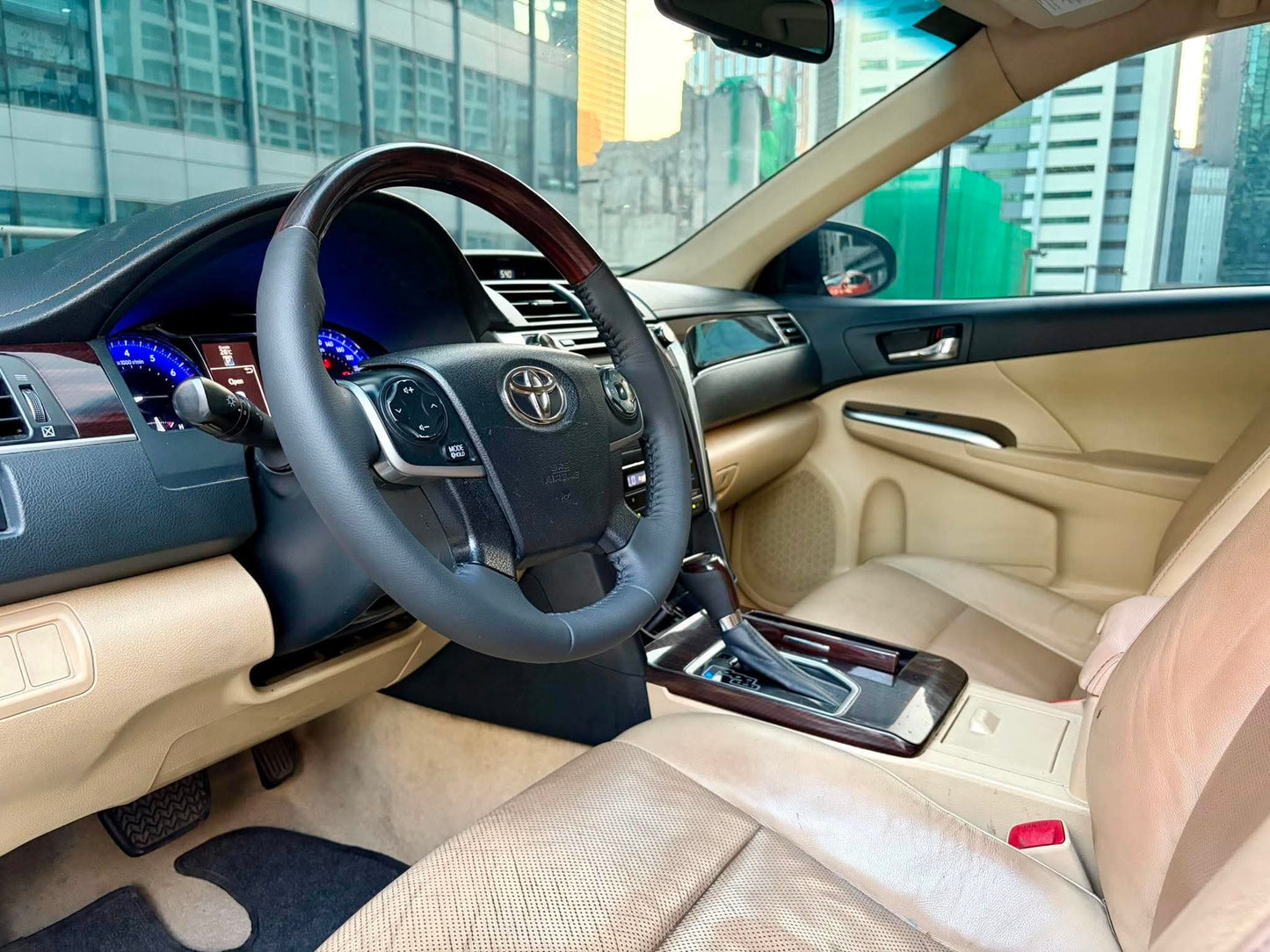 2018 Toyota Camry 2.5 V, Automatic, Gas
