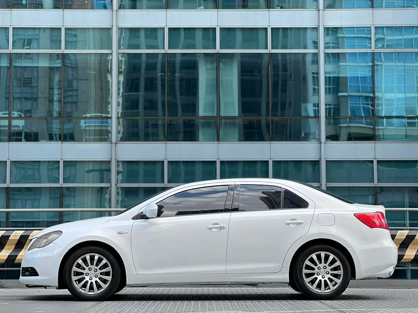 2012 Suzuki Kizashi 2.4, Automatic, Gas