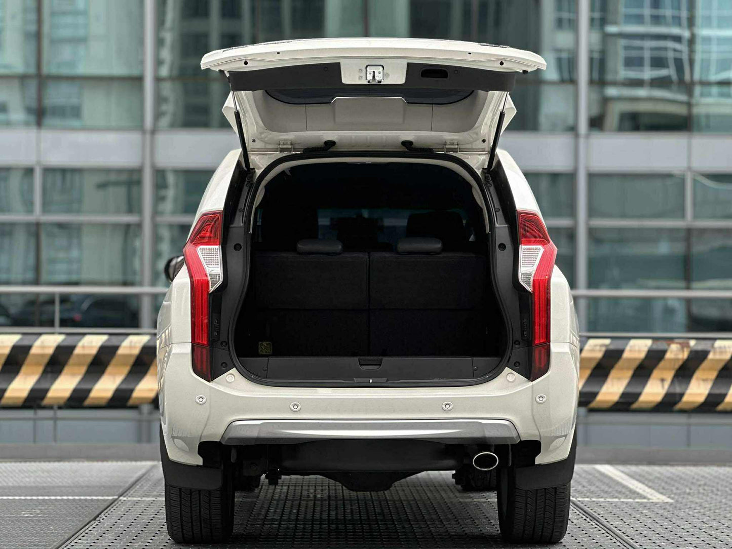 2016 Mitsubishi Montero GLS Premium 4x2, Automatic, Diesel