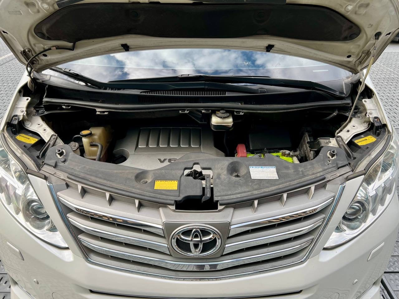 2013 Toyota Alphard 3.5 V6, Automatic, Gas