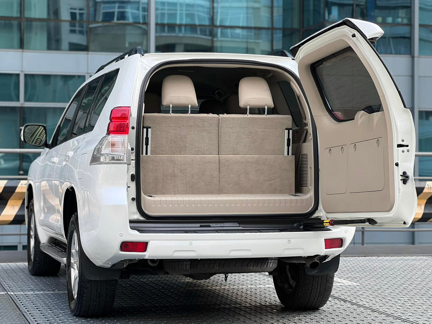 2011 Toyota Land Cruiser Prado VX 4X4, Automatic, Gas