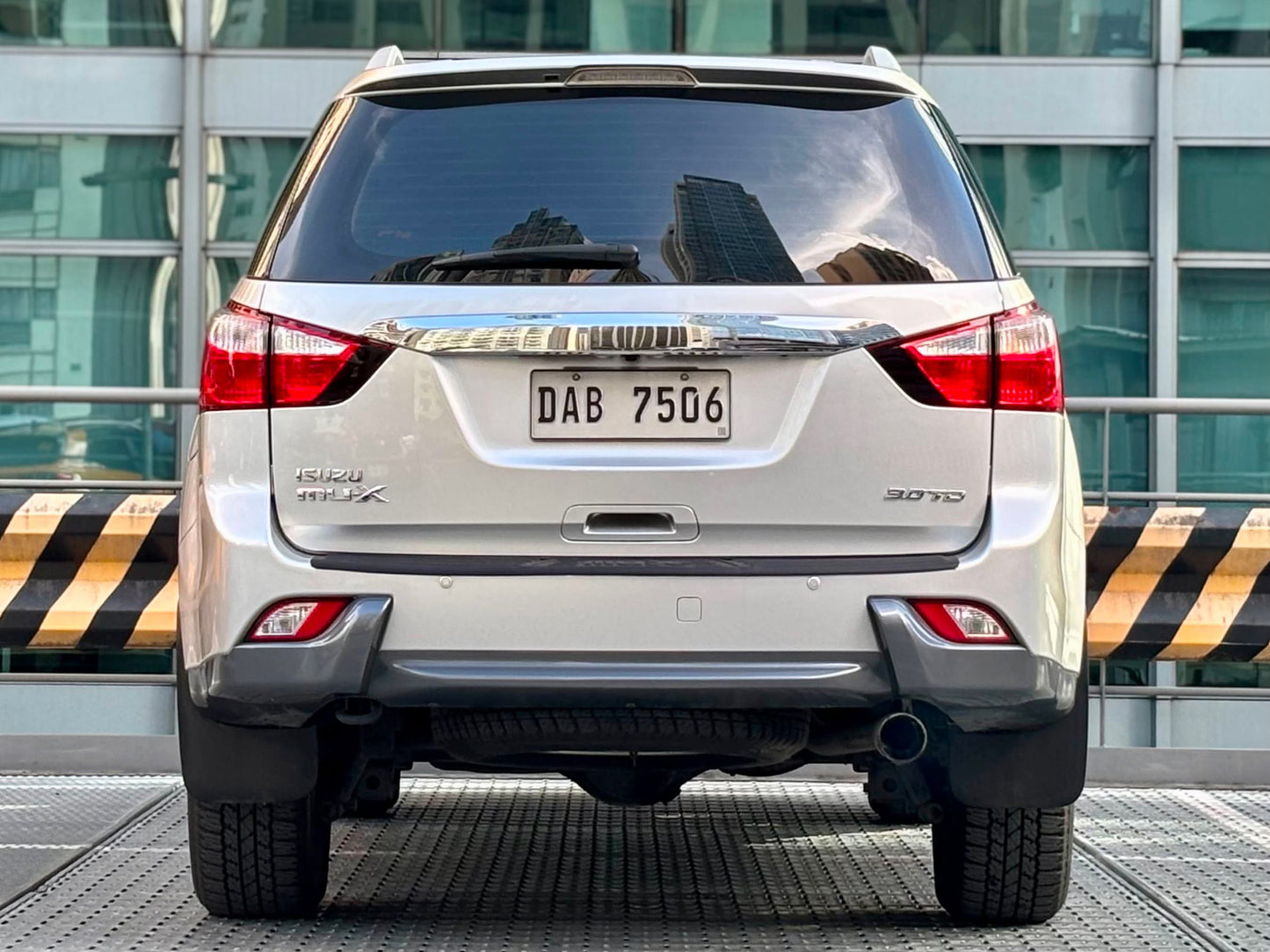 2017 Izuzu MUX LSA 4x2 3.0, Automatic, Diesel