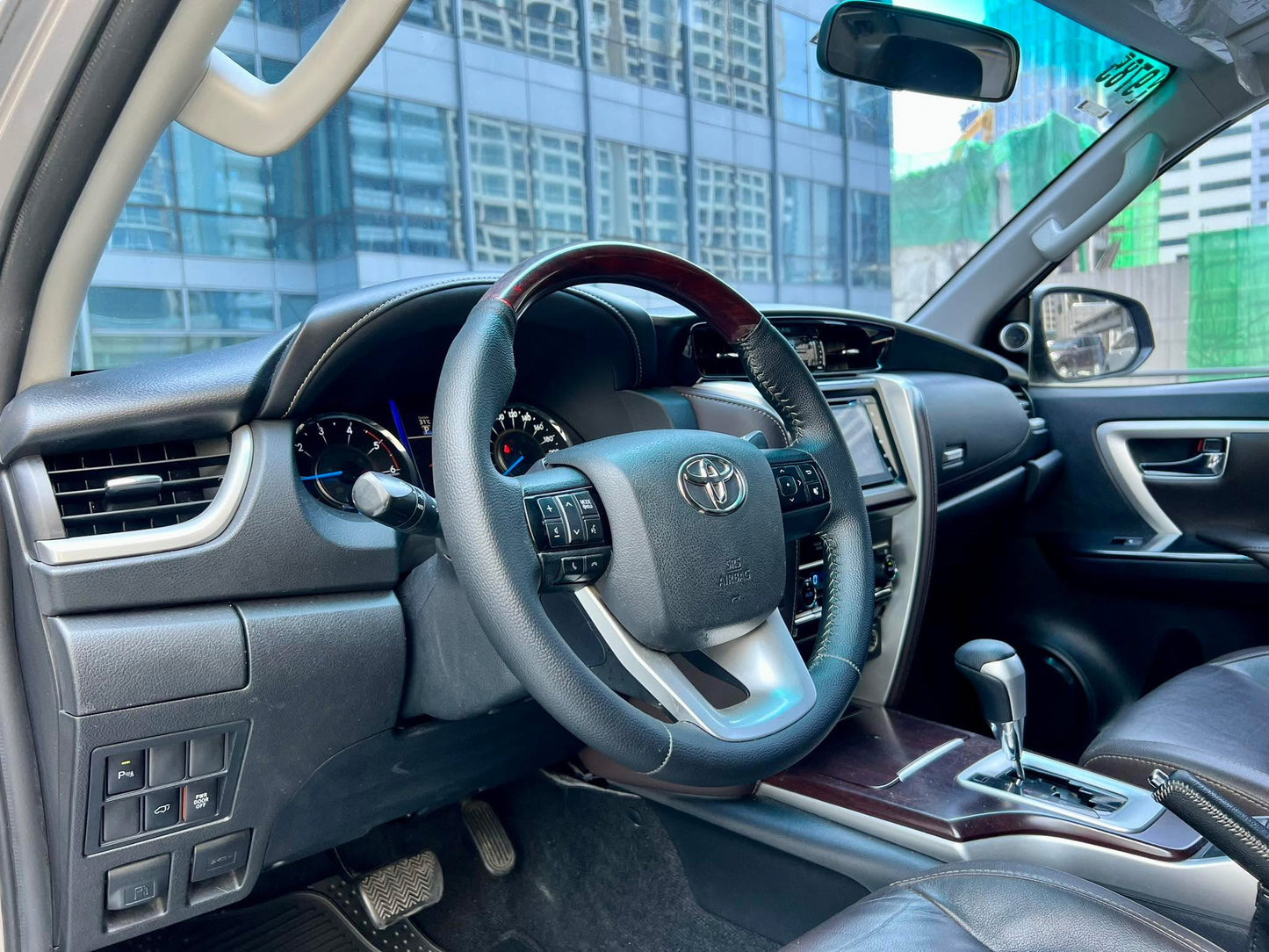 2017 Toyota Fortuner V 4x2 2.4, Automatic, Diesel