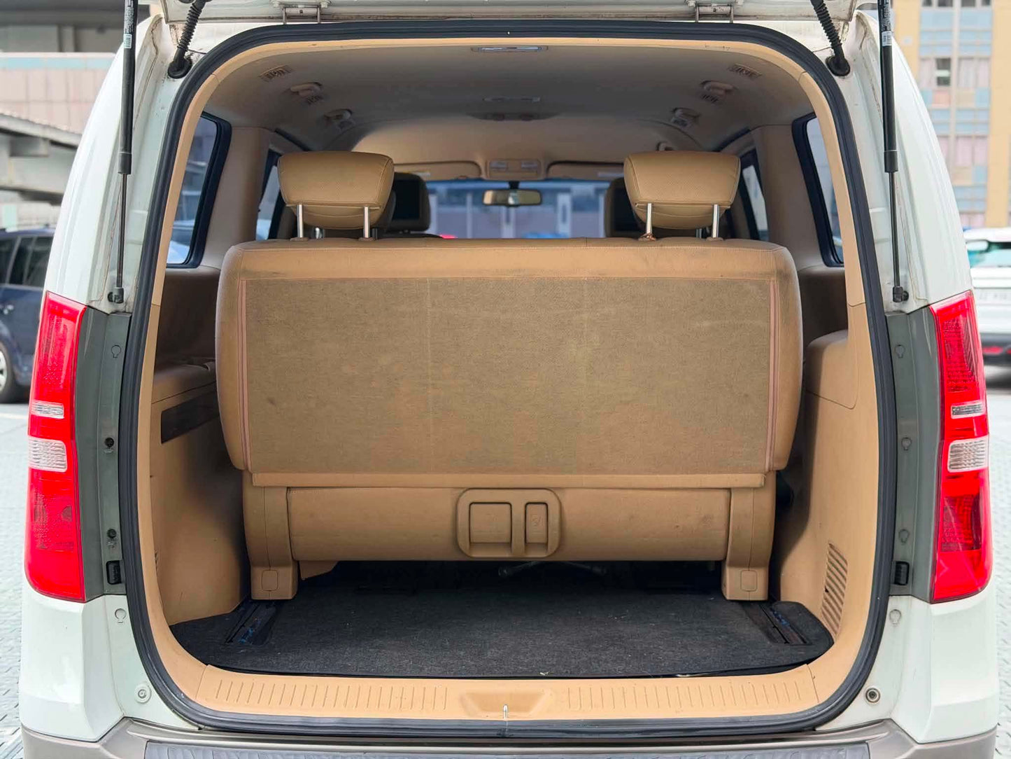 2015 Hyundai Starex Gold 2.5, Automatic, Diesel