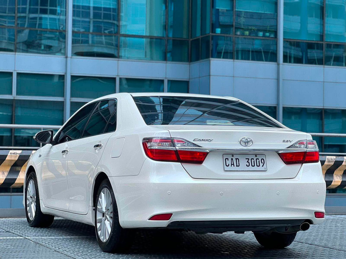 2017 Toyota Camry 2.5 V, Automatic, Gas