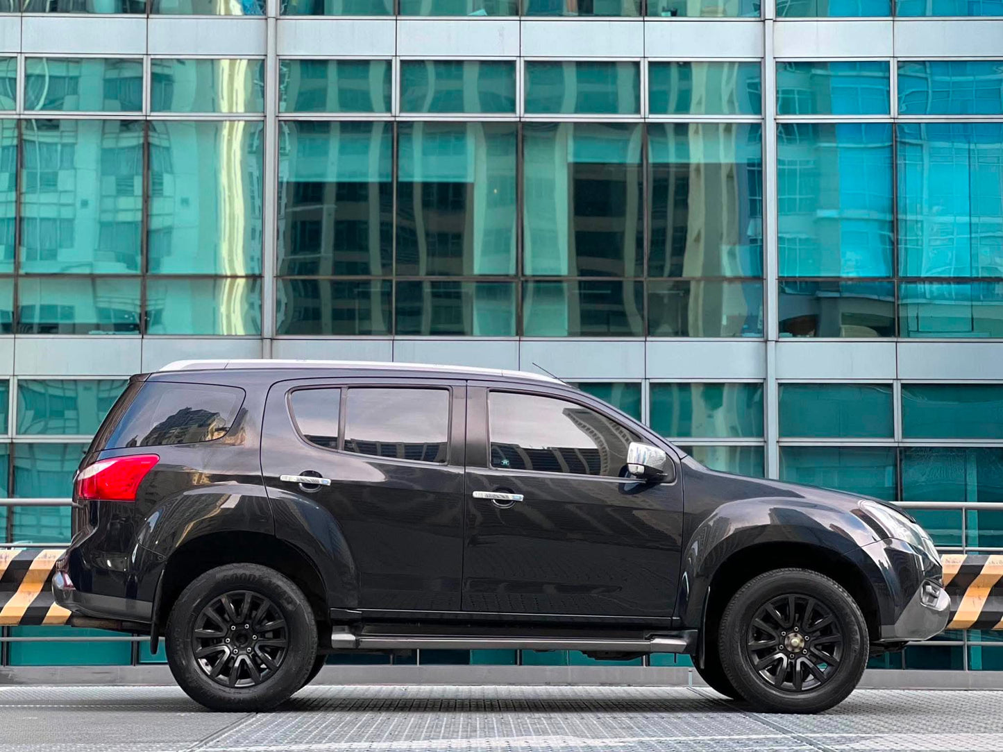 2015 Isuzu MUX 2.5 LSA 4x4, Automatic, Diesel