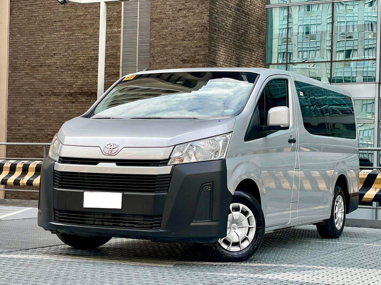 2022 Toyota Hiace Deluxe 2.8, Manual, Diesel