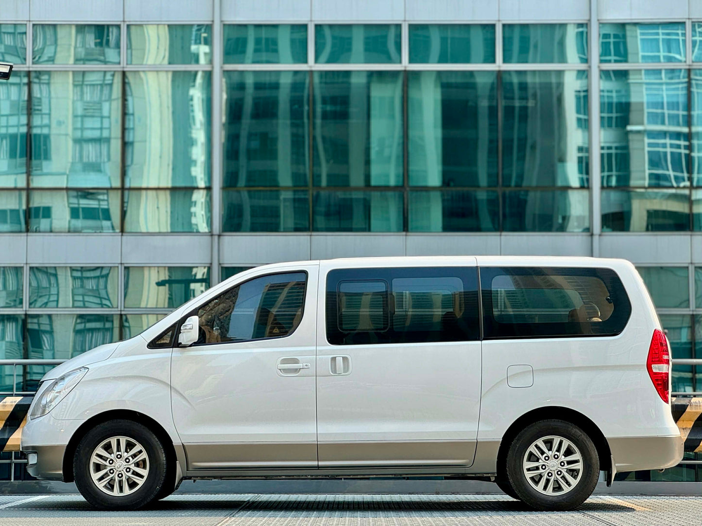 2015 Hyundai Grand Starex VGT 2.5, Automatic, Diesel