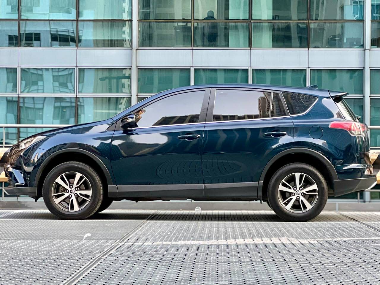 2017 Toyota Rav 4 Active 4x2, Automatic, Gas