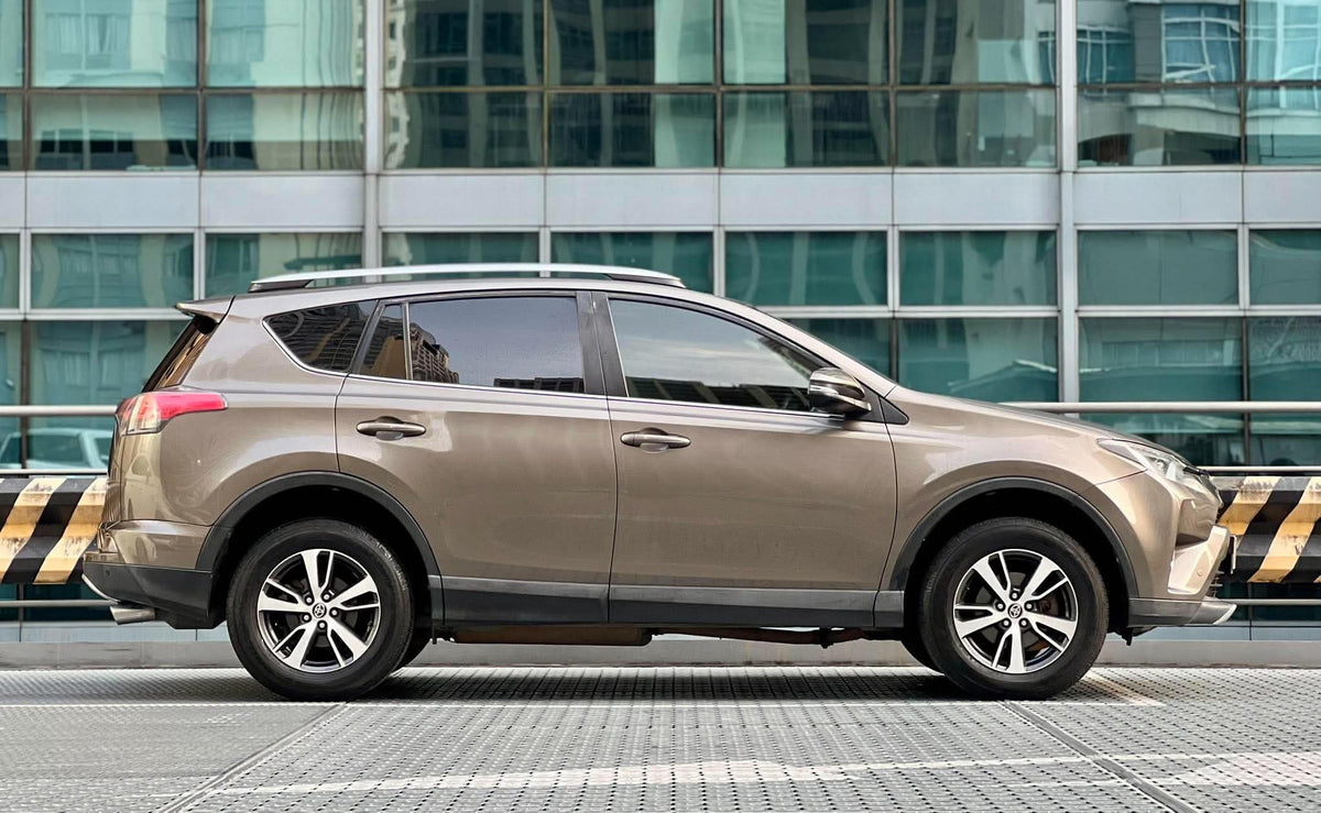 2017 Toyota Rav4 Premium,   Automatic, Gas