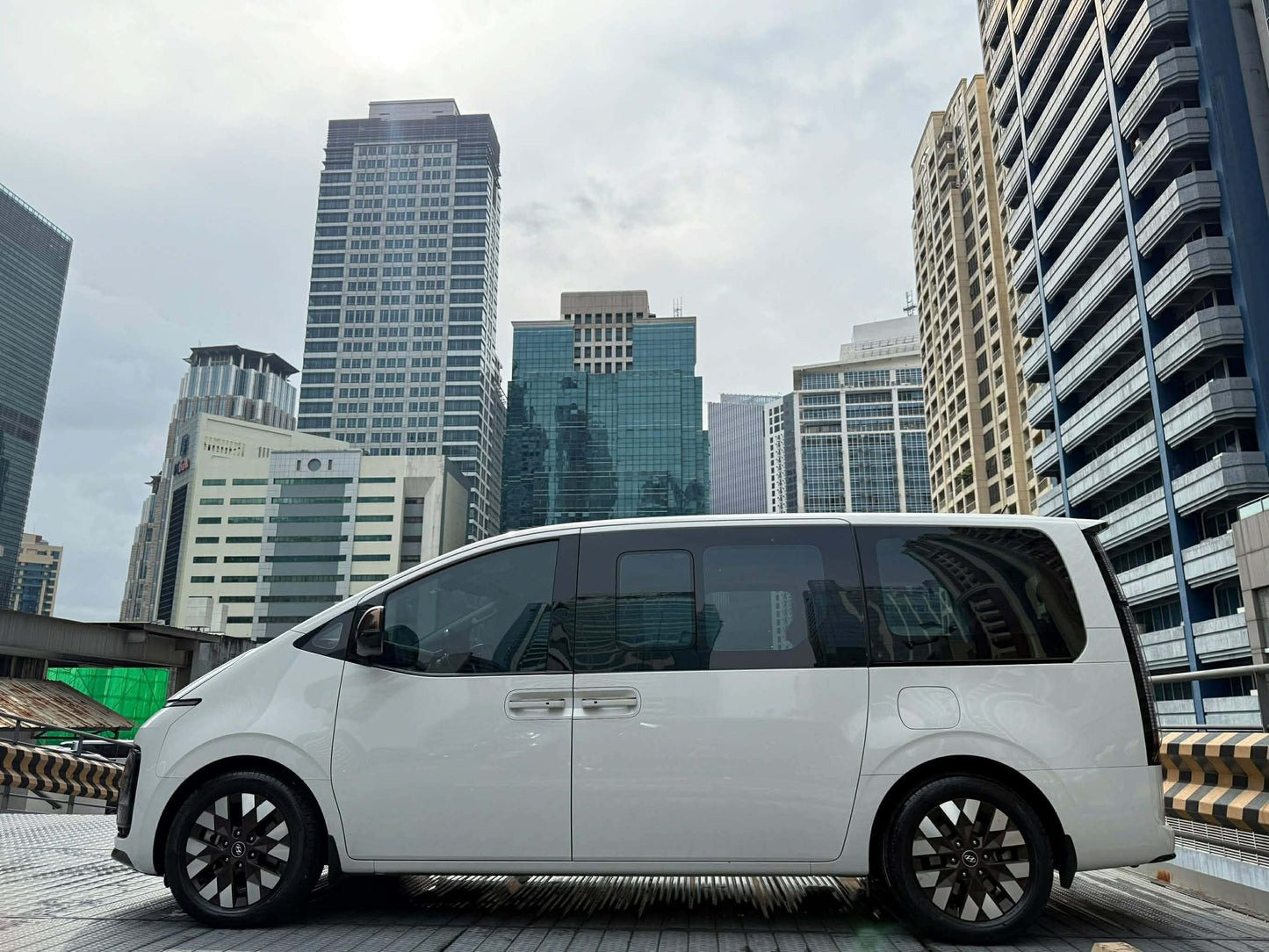 2024 Hyundai Staria Premium+ AWD 2.2, Automatic, Diesel