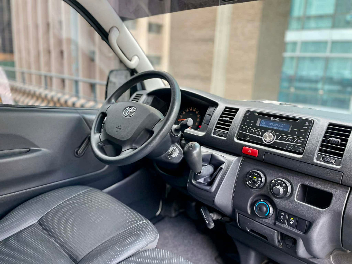 2021 Toyota Hiace Commuter 3.0, Diesel, Manual