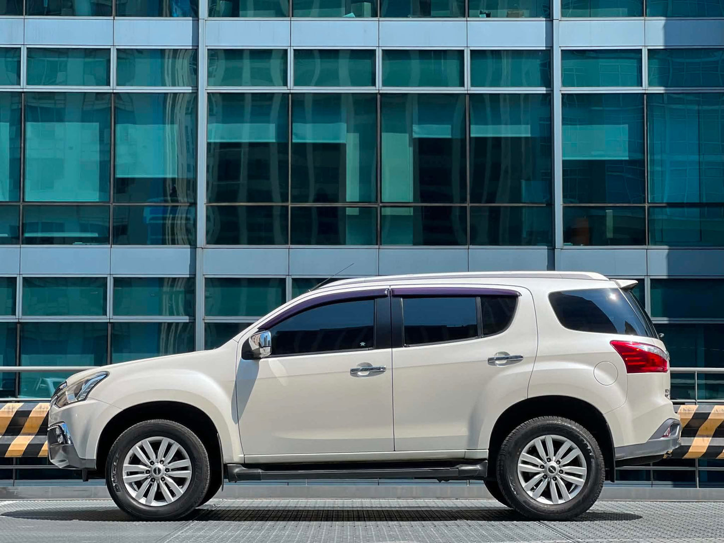 2018 Izuzu MUX 3.0 LS 4x2, Automatic, Diesel