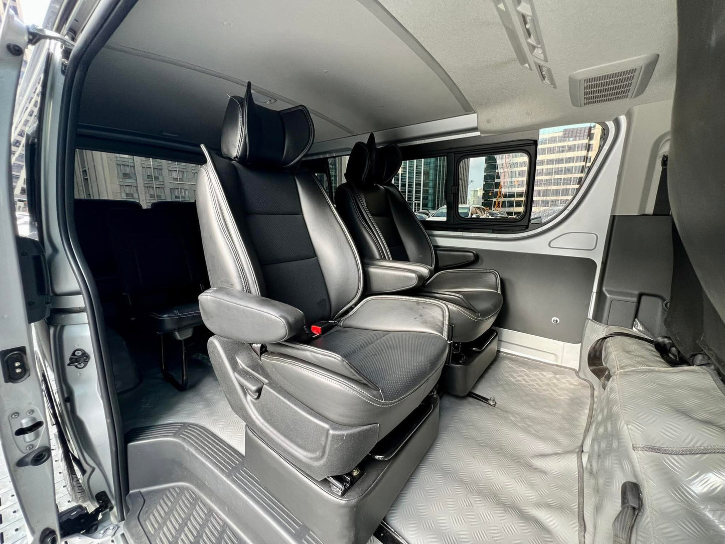 2025 Toyota HiAce Commuter 3.0, Manual, Diesel