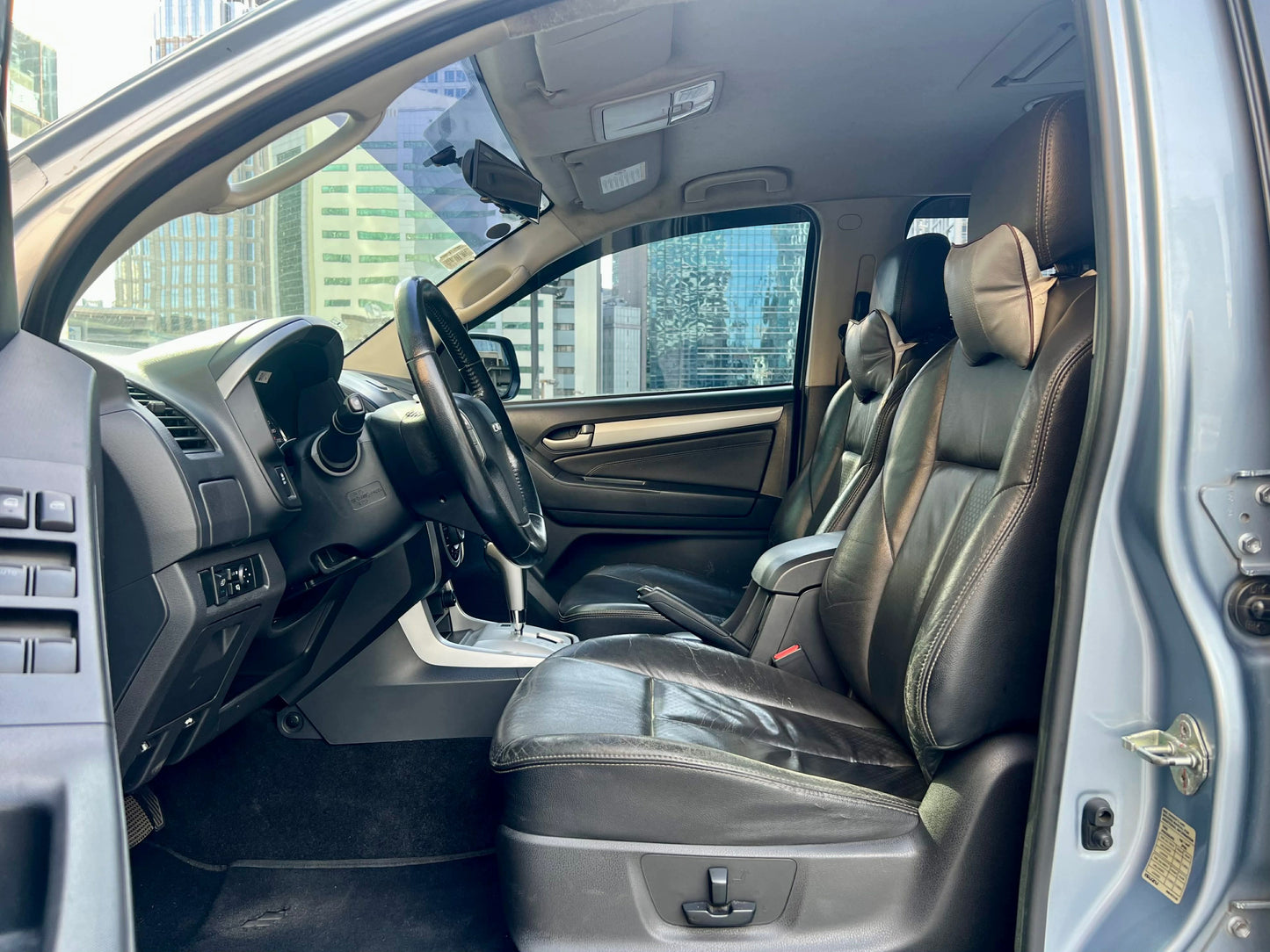 2015 Izuzu MUX LSA 4x2 2.5, Automatic, Diesel