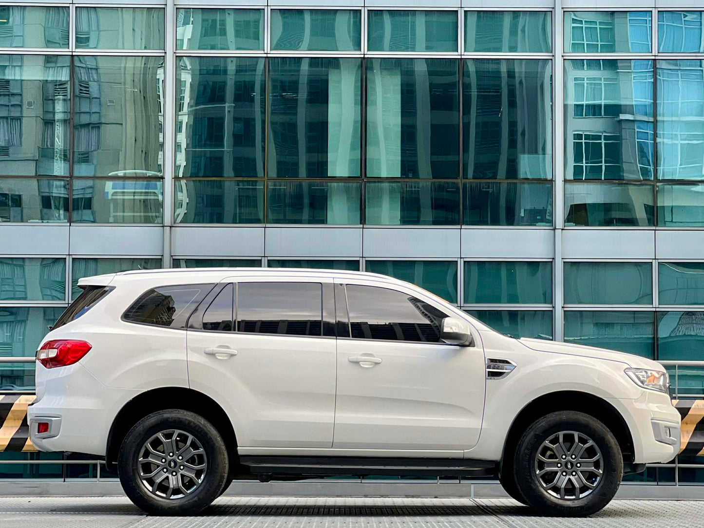 2017 Ford Everest Trend 4x2 2.2,  Automatic, Diesel