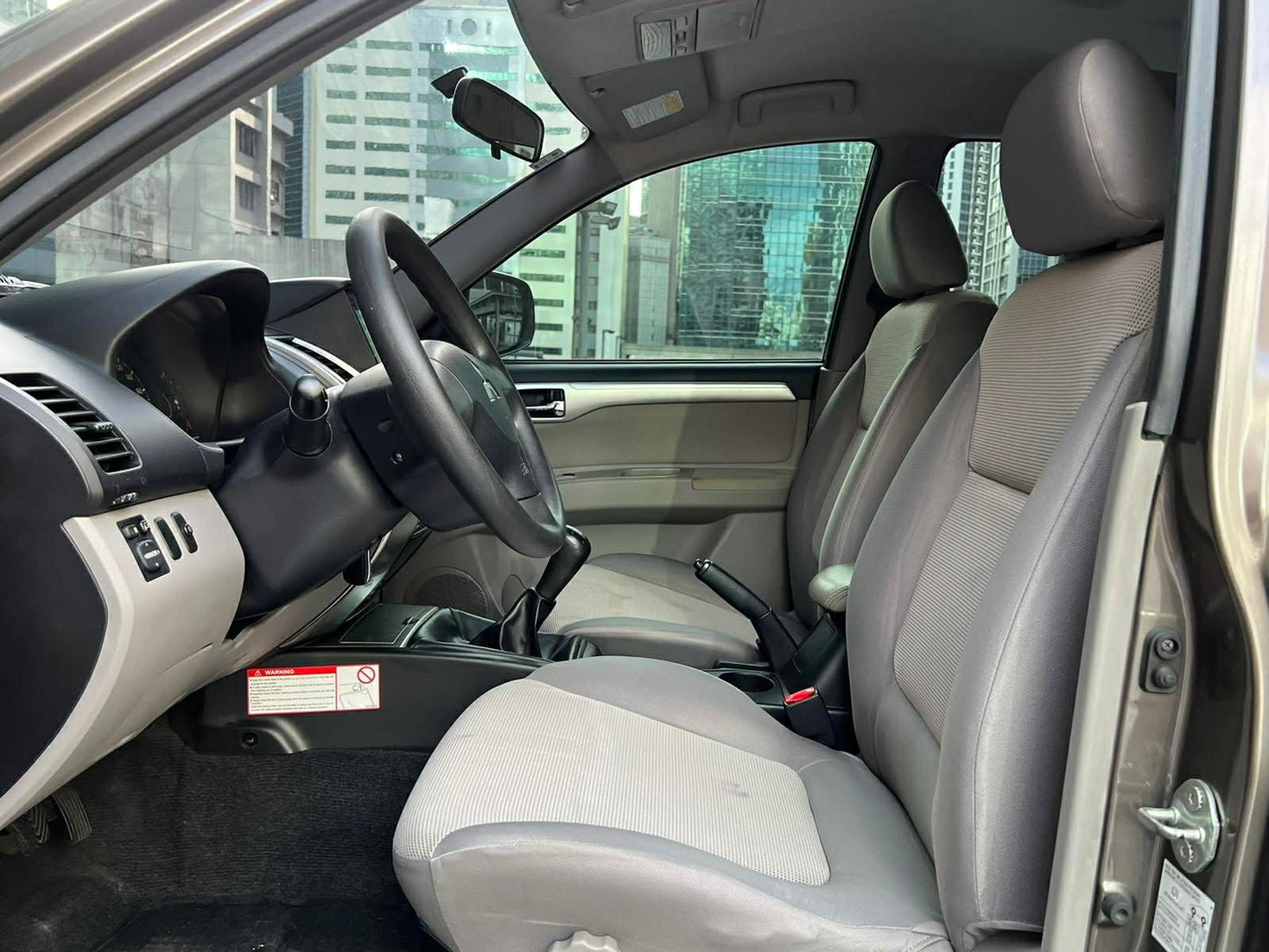 2014 Mitsubishi Montero GLX 4x2 2.5, Manual, Diesel