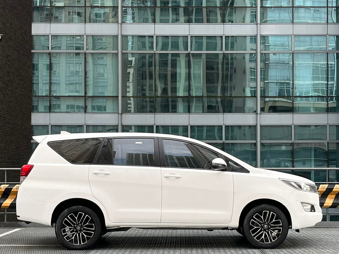 2020 Toyota Innova J 2.8, Manual, Diesel